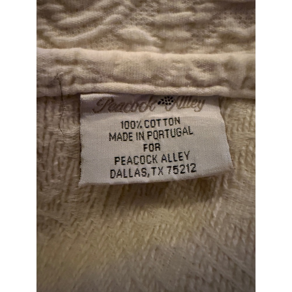 Peacock Alley Matelasse Coverlet Cotton Paisley Scalloped Edge Portugal Cream - Picture 2 of 9